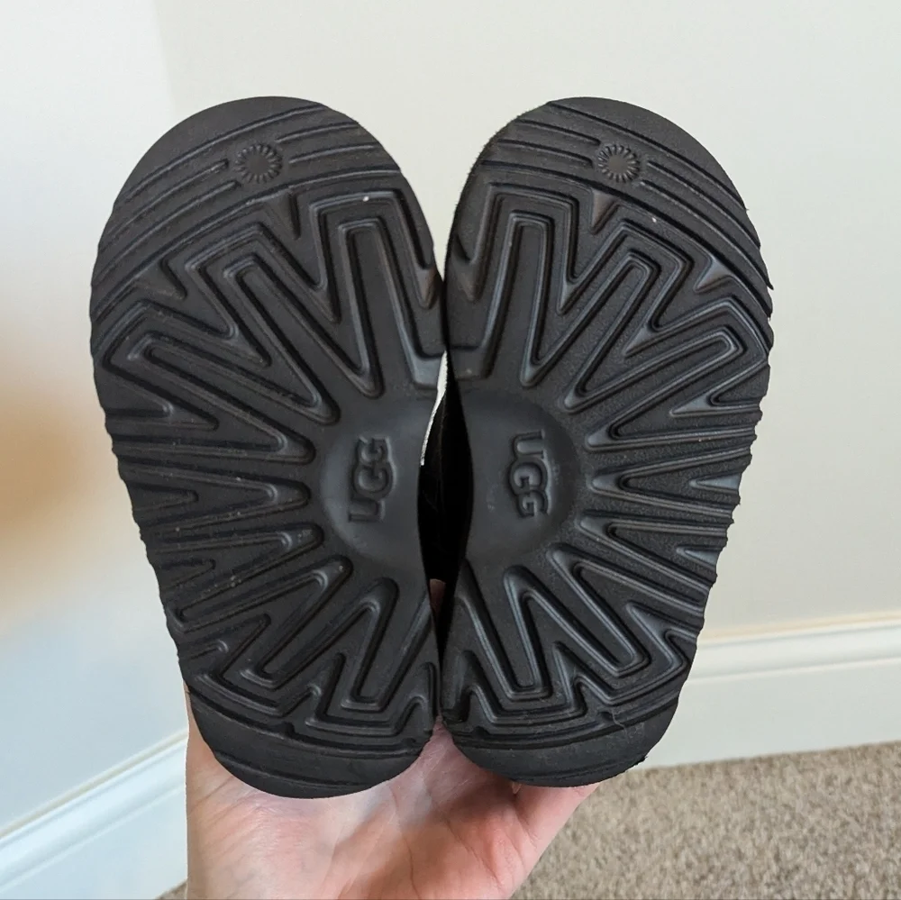 UGG Bailey Bow II Black Suede Boots Kids sz Toddler 9